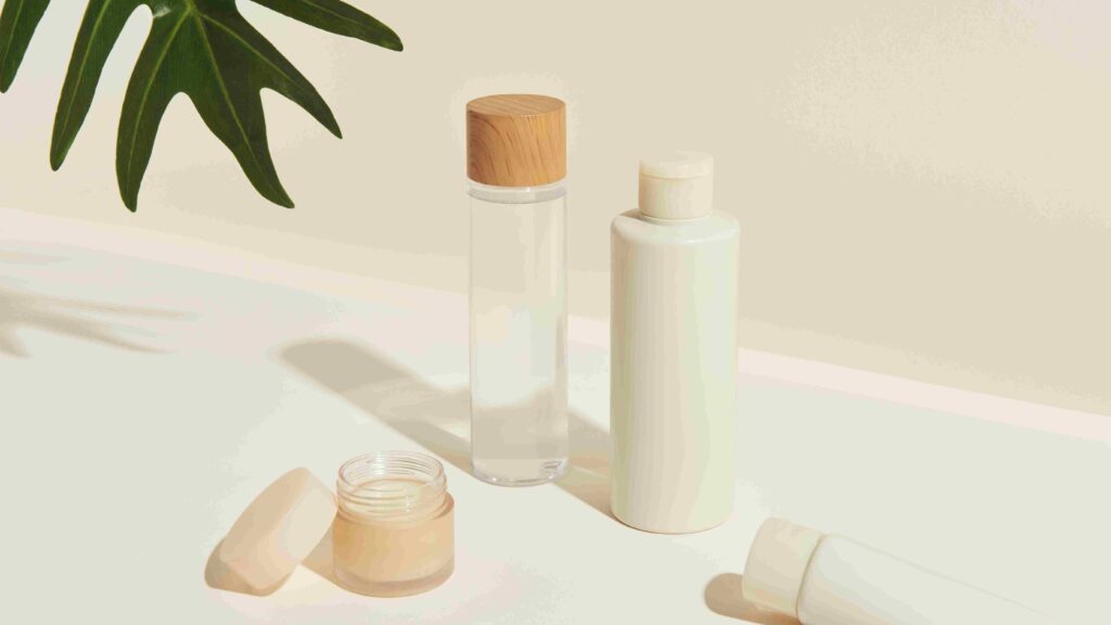 ada banyak keuntungan menggunakan maklon kosmetik. kata kunci brand skincare lokal maklon jadi banyak dicari. Ada banyak pertimbangan antara maklon vs bangun pabrik sendiri.