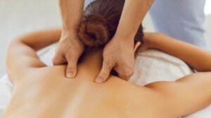 Body massage untuk relaksasi dengan persiapan sebelum massage yang tepat agar treatment lebih nyaman.